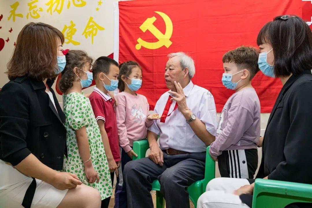 李铁率国足进行封闭训练，你看好国足的未来吗？游戏画面